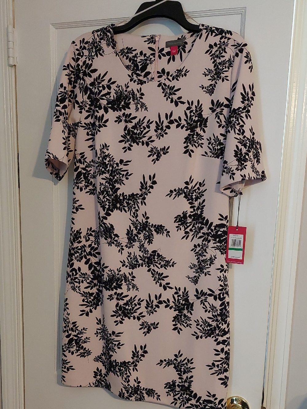 NWT: Vince Camuto Women’s Floral Shift Dress in Light Pink and Black